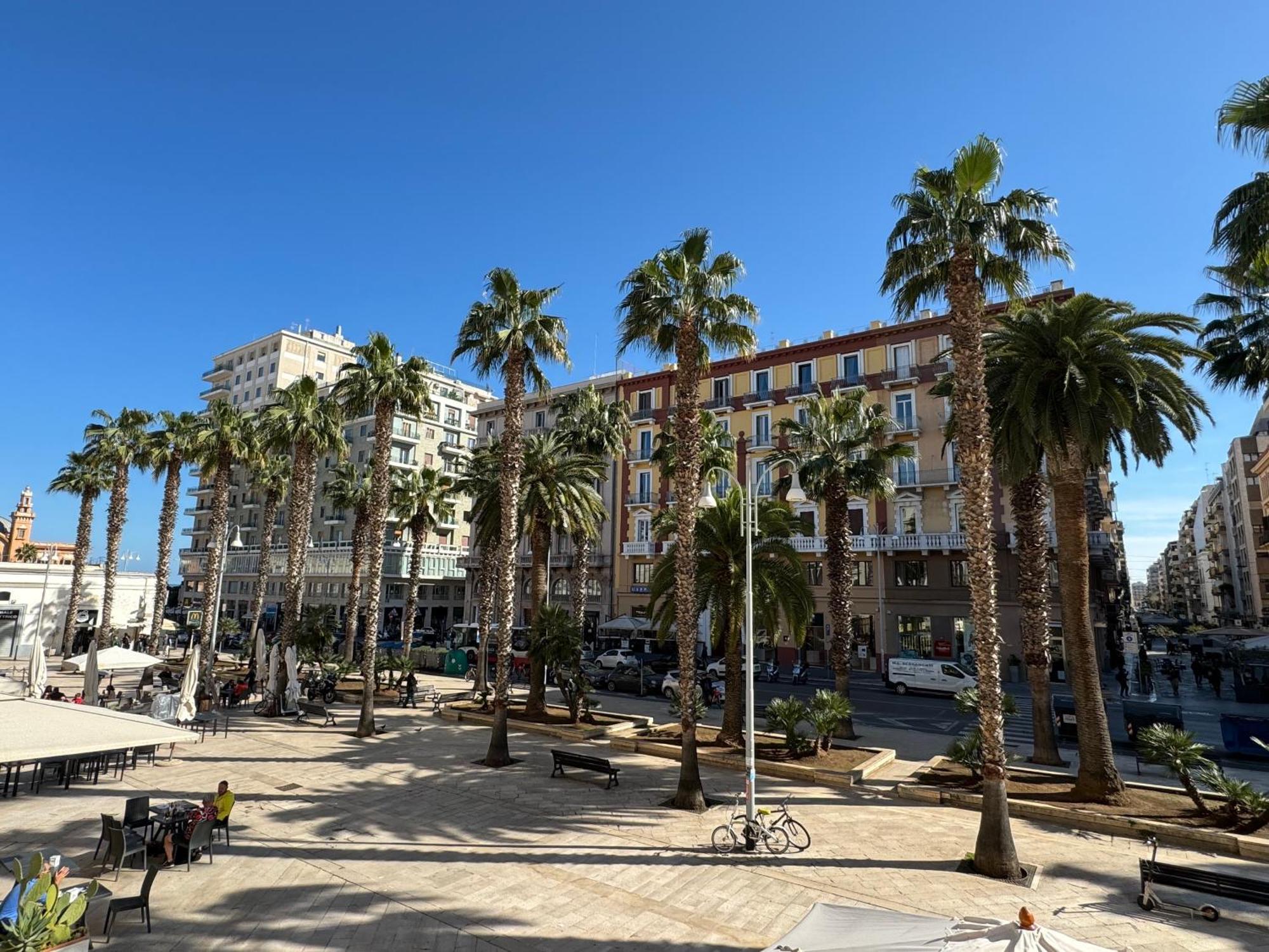 Palm Central House Бари Екстериор снимка