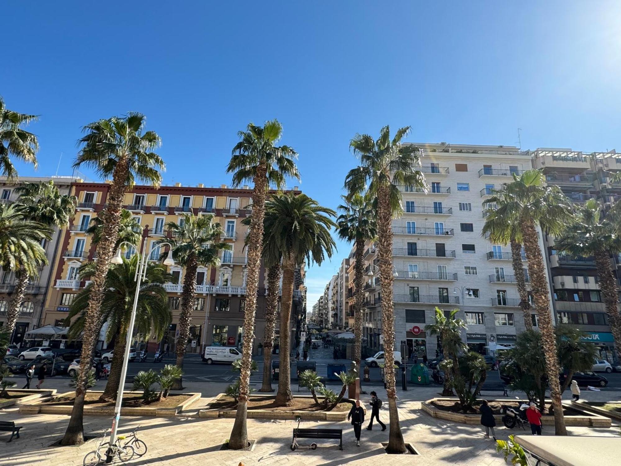 Palm Central House Бари Екстериор снимка